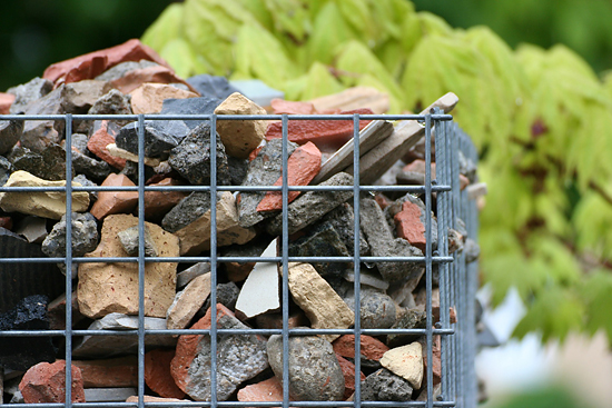 Gabionen mit Natursteinen oder Steinresten befüllt © Roland Steinmann - pixabay.com