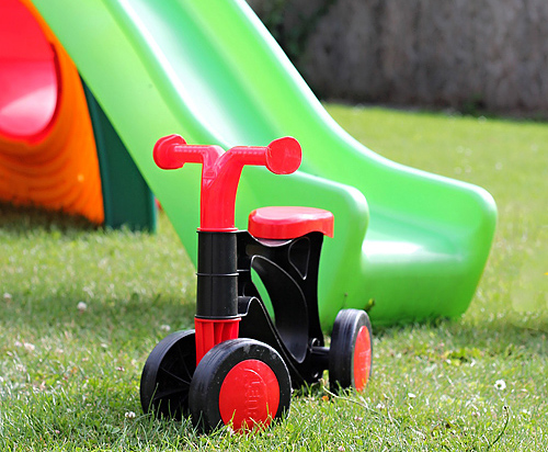 Spielen im Garten, ein Spaß für Groß und Klein -  Petra Solajova - pixabay